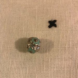 ❄️SNOW DAY SALE❄️ Brighton Blue Daisy Charm